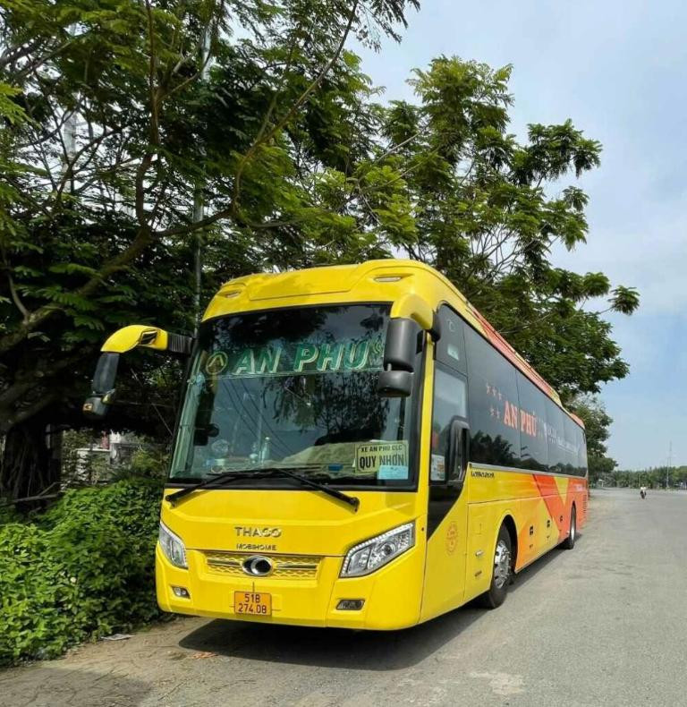 Khoang xe giường nằm tiện nghi, mang đến không gian nghỉ ngơi thoải mái theo tiêu chuẩn xe khách chất lượng