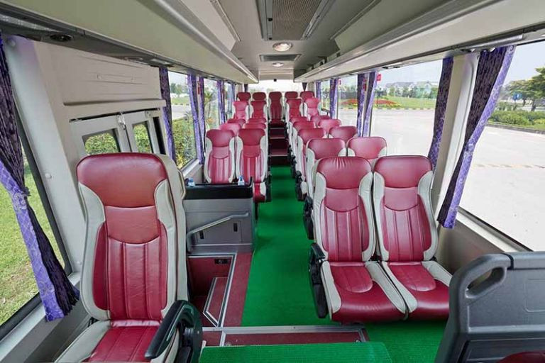 Không gian bên trong xe Cát Bà Express đi Hà Nội Tam Chúc