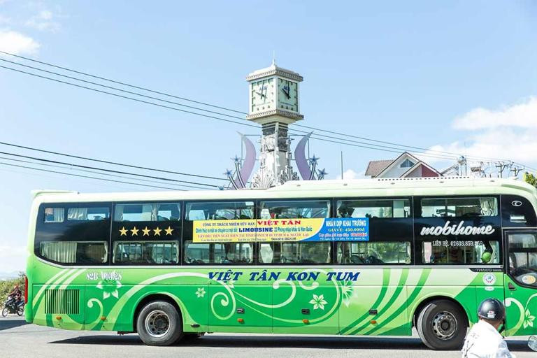 Không gian bên trong xe giường nằm Nhà xe Việt Tân với ghế giường nằm êm ái