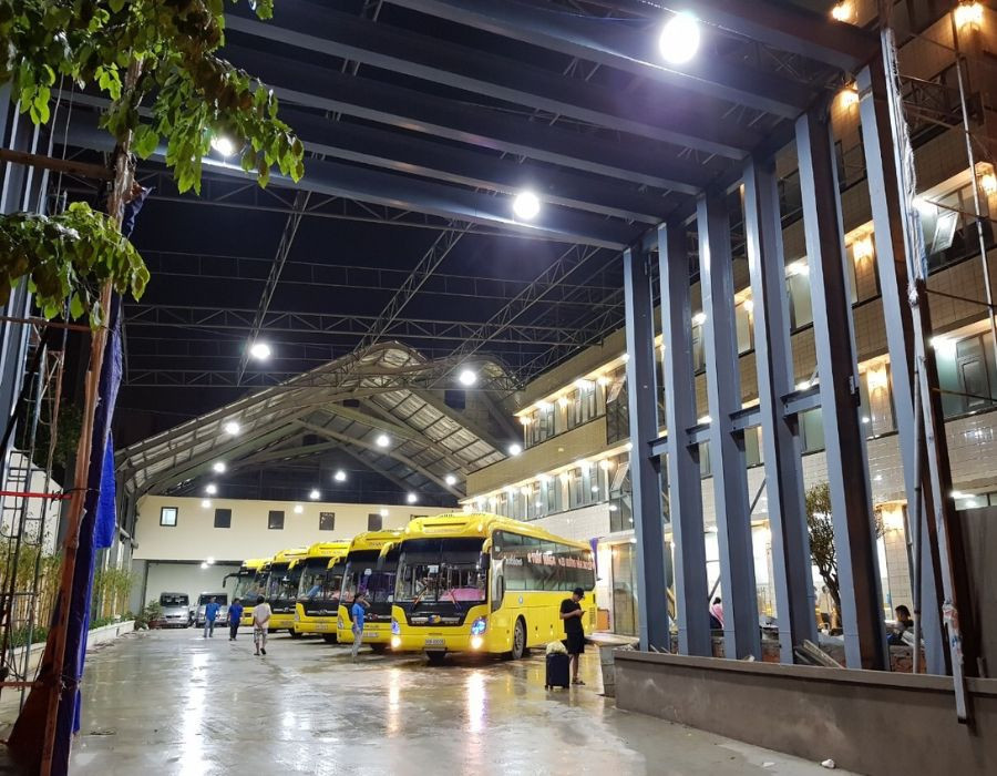 Không gian nội thất rộng rãi, tiện nghi của xe khách Tuấn Hưng