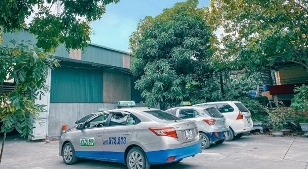 Không gian nội thất rộng rãi và tiện nghi của xe taxi Phú Bình Uông Bí