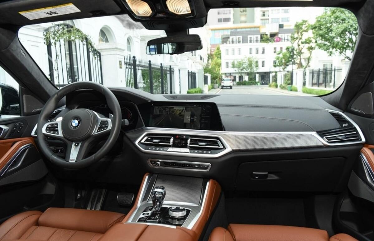 Không gian nội thất sang trọng và hiện đại của BMW X6 M Sport