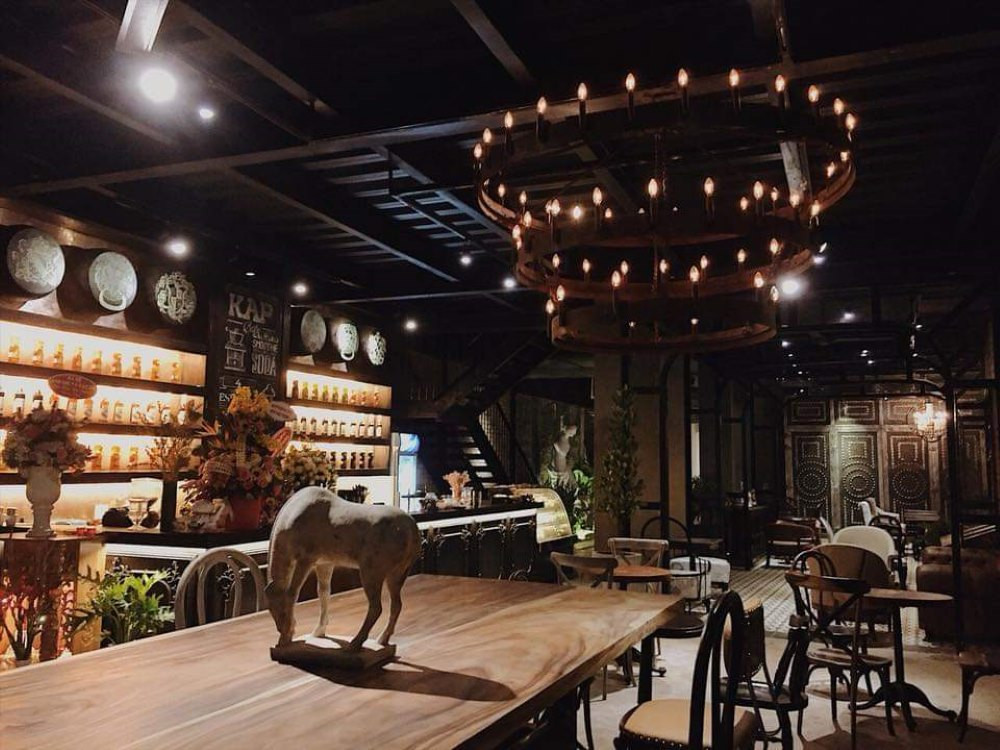 Không gian quán cafe KAP Bistro phong cách châu Âu cổ điển ở Pleiku