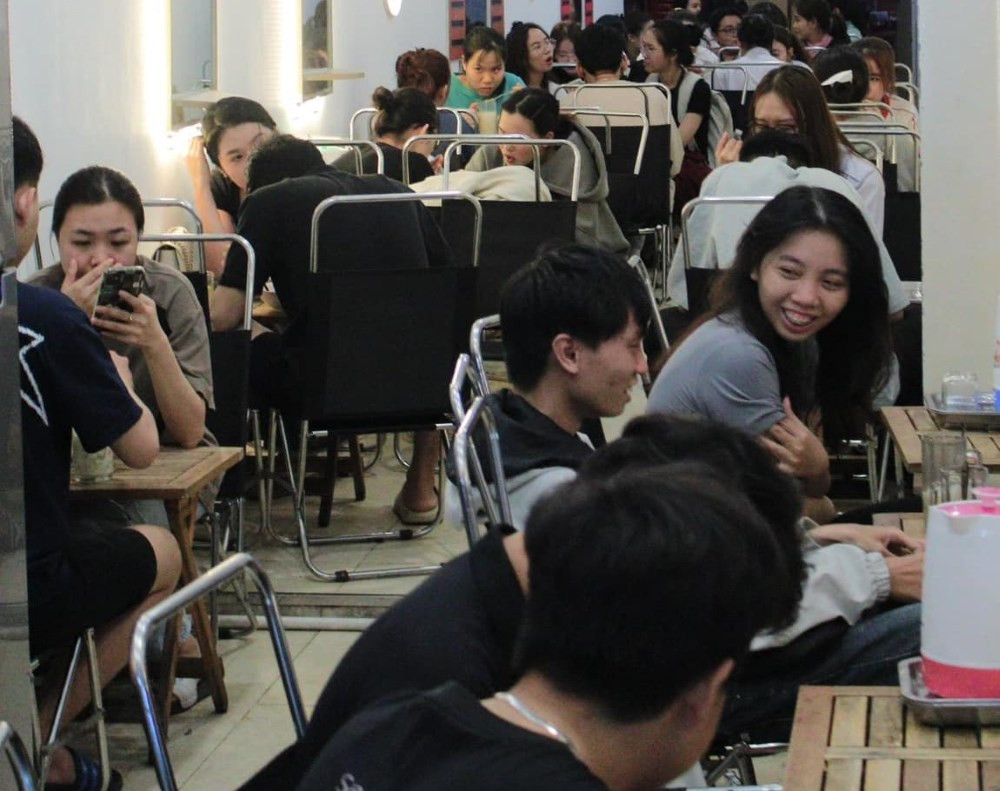 Không gian quán Chè Thái 17 Gò Vấp, địa chỉ quen thuộc của nhiều học sinh và sinh viên