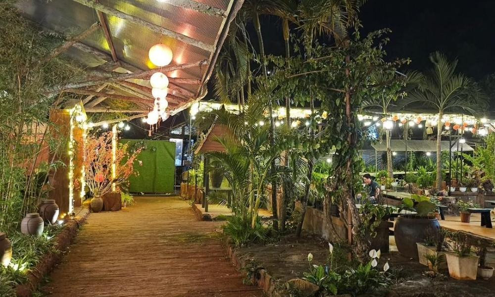 Không gian rộng rãi của Quán Nhà Tôi ở Pleiku