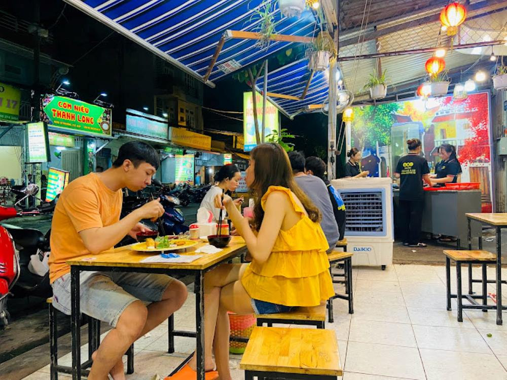 Không gian sạch sẽ, gọn gàng của Bún đậu Hoàng Anh Gò Vấp
