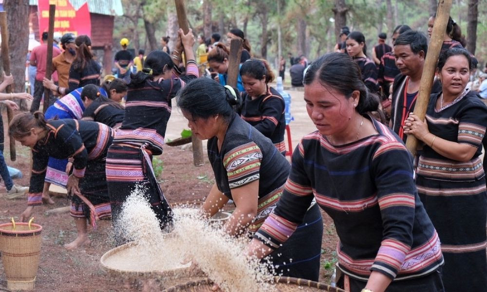 Không khí giao lưu tại lễ hội đồi cỏ hồng Đăk Đoa