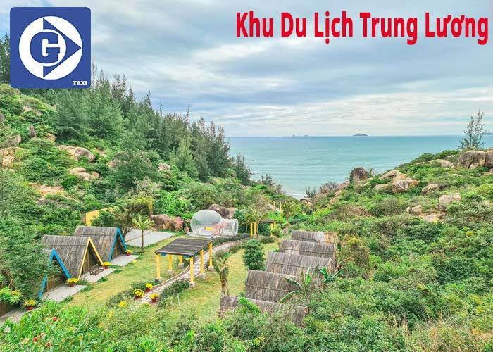 Khu dã ngoại Trung Lương với lều trại sắc màu hướng ra biển