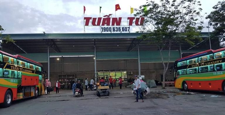 Khu vực chờ đợi sạch sẽ, thoáng đãng tại văn phòng nhà xe Tuấn Tú