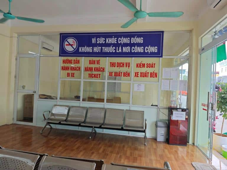 Khu vực chờ tại Bến xe Bắc Giang