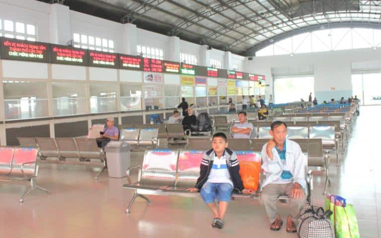 Khu vực chờ tiện nghi với ghế ngồi tại Bến xe Ô Môn