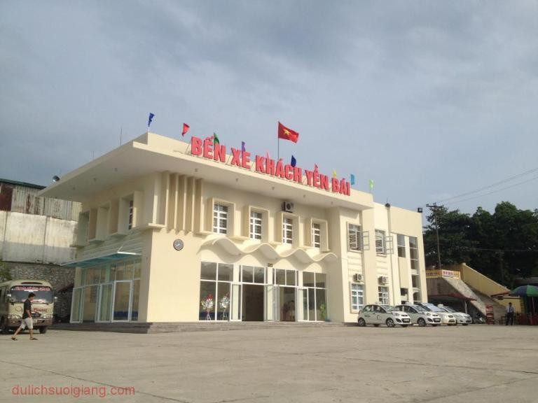 Khu vực quầy vé và thông tin Bến xe Yên Bái
