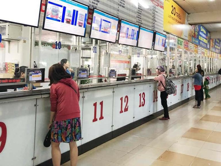 Khu vực sảnh chờ tiện nghi và quầy dịch vụ tại bến xe Biên Hòa