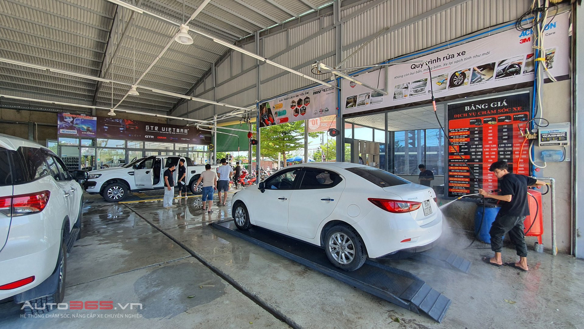 Khu vực sửa chữa và nâng cấp ô tô tại Auto365 Ninh Thuận