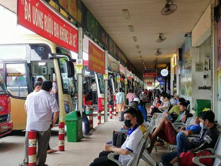 Khu vực xe khách tuyến Bến xe Miền Đông đi Duyên Hải Bắc Trung Bộ