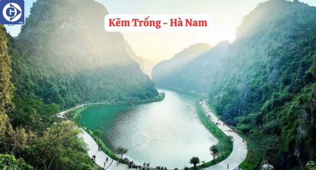 Khung cảnh Kẽm Trống giữa hai vách núi