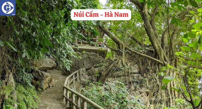 Khung cảnh nhìn từ đỉnh Núi Cấm