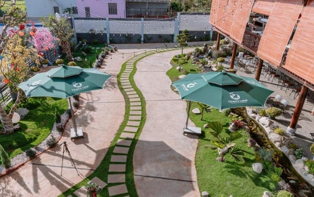 Khung cảnh sân vườn thoáng đãng tại Kenbar Coffee Chư Sê