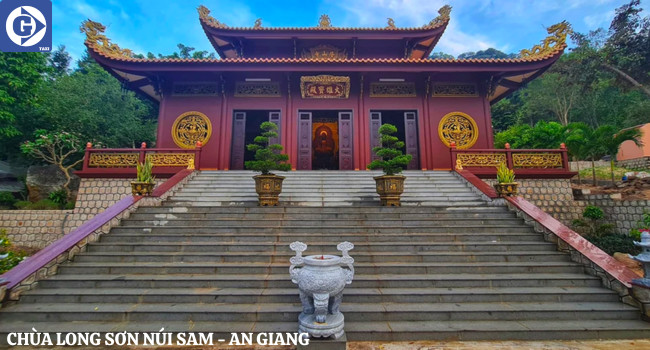 Khung cảnh yên bình tại Chùa Long Sơn trên Núi Sam An Giang