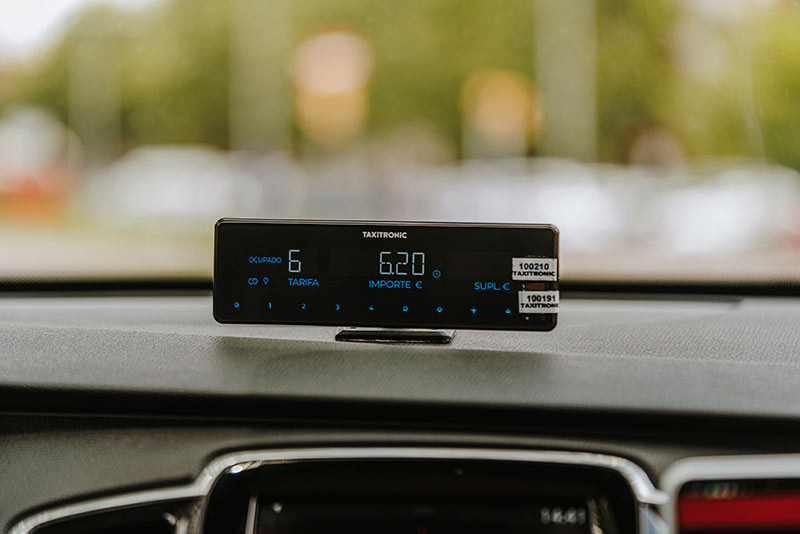 Kiểm tra đồng hồ tính tiền khi sử dụng dịch vụ số taxi Đồng Hỷ.