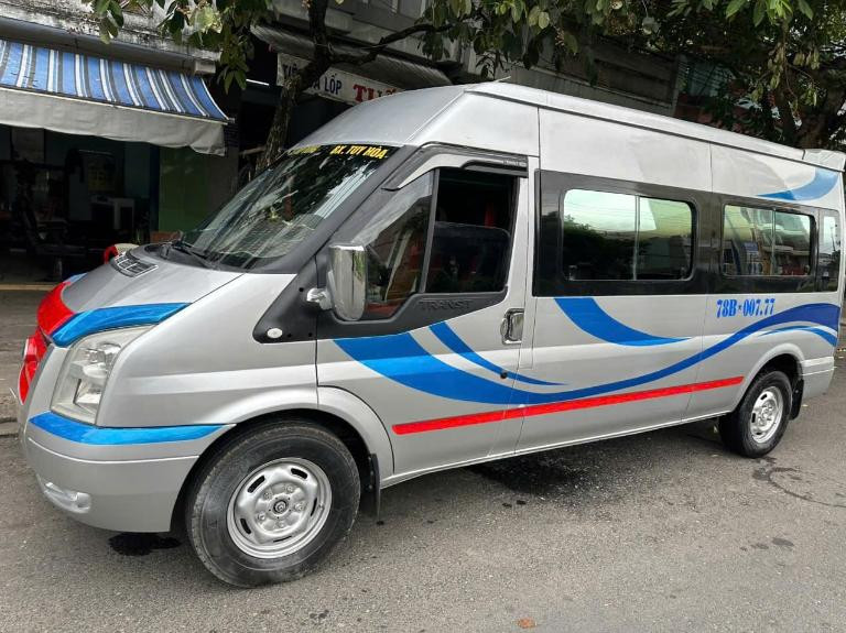 Kiểm tra kỹ thông tin vé trước khi lên xe Nhà xe Tấn Tài