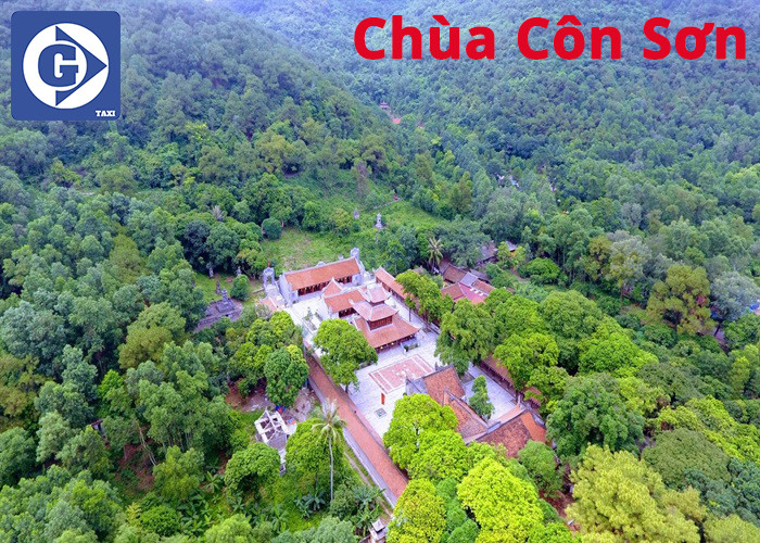 Kiến trúc cổ kính của Chùa Côn Sơn giữa khung cảnh núi non