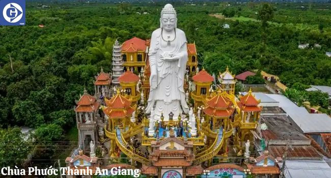 Kiến trúc độc đáo tại Chùa Phước Thành An Giang với hành lang lên tượng Phật