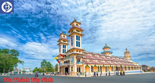 Kiến trúc độc đáo và màu sắc rực rỡ của Tòa Thánh Cao Đài Tây Ninh