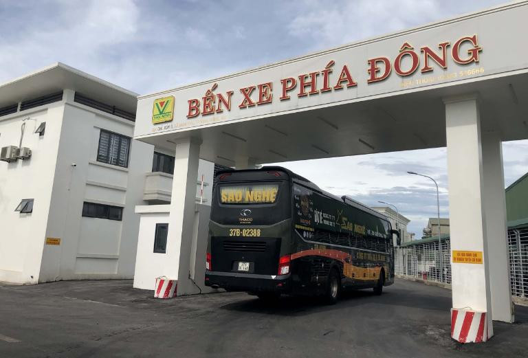 Kiến trúc hiện đại của bến xe phía Đông Vinh nhìn từ xa