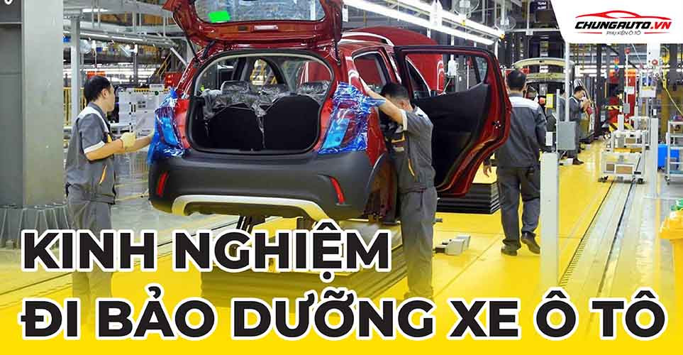 Kỹ Thuật Viên Kiểm Tra Xe Ô Tô Tại Xưởng Dịch Vụ