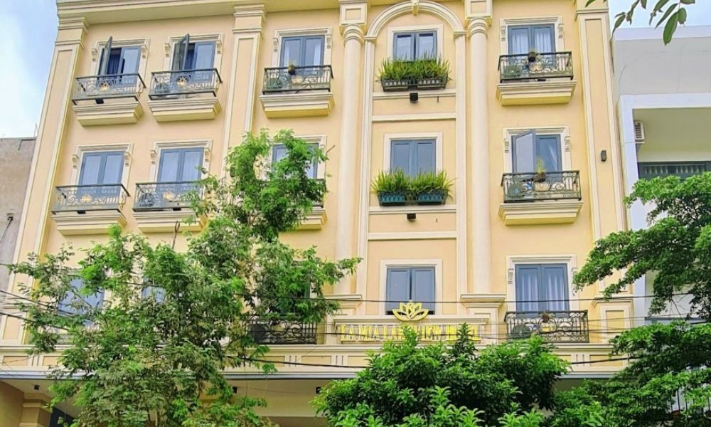 La Mia Hotel mang phong cách sang trọng và hiện đại
