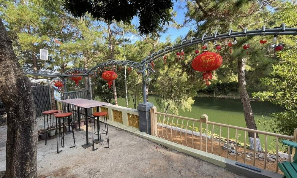 Lake View Homestay Pleiku là điểm lưu trú đẹp, thuận tiện di chuyển giữa các điểm tham quan