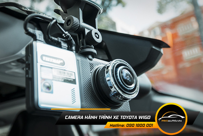 Lắp camera hành trình ghi lại video cho Toyota Wigo