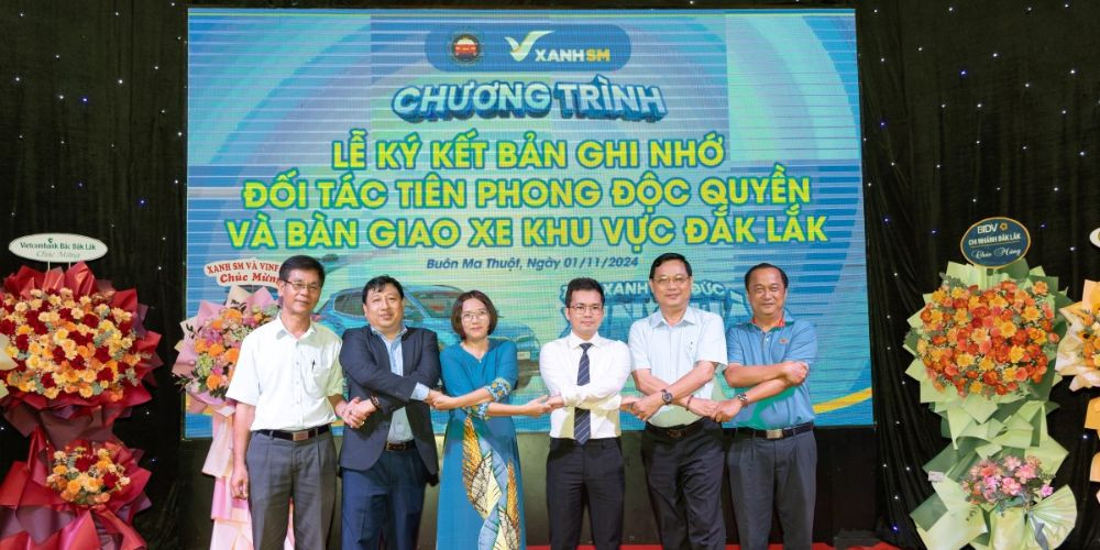 Lễ ký kết và bàn giao xe của công ty Việt Đức và GMS vào năm 2024