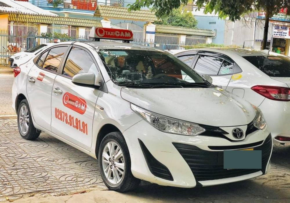 Liên hệ Hotline để đặt Taxi Cam Giồng Riềng nhanh chóng và tiện lợi