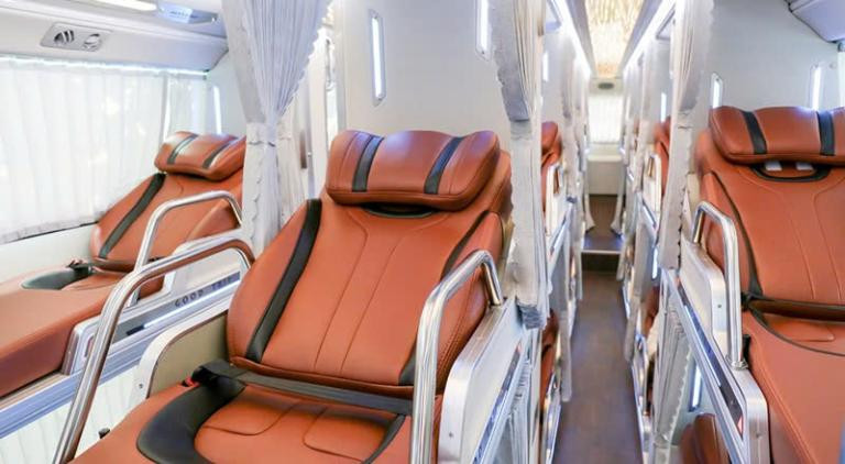 Liên hệ qua hotline là cách nhanh chóng để đặt vé và nhận hỗ trợ từ Nhà Xe Lê Tuấn