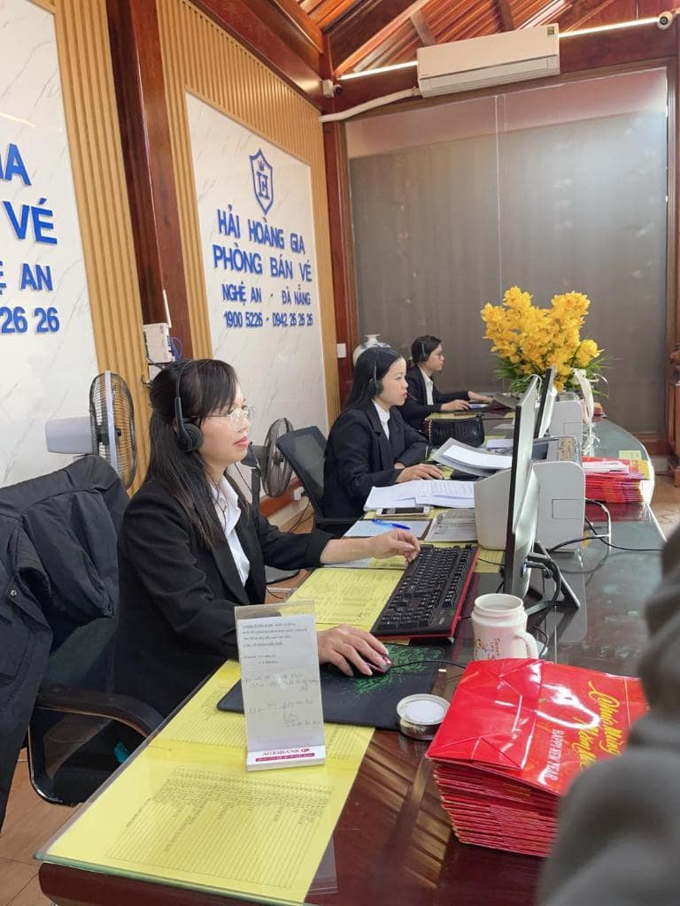 Liên hệ tổng đài đặt vé Nhà xe Hải Hoàng Gia