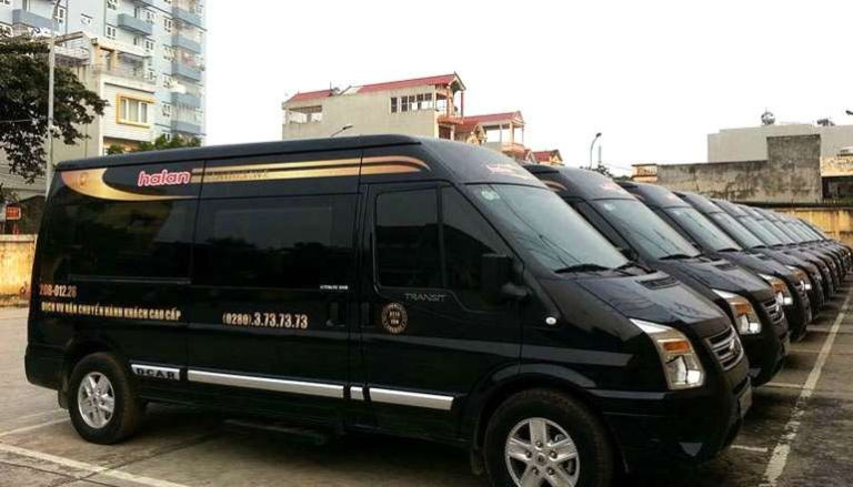 Limousine Hà Lan trên tuyến xe khách Hà Nội Chợ Mới