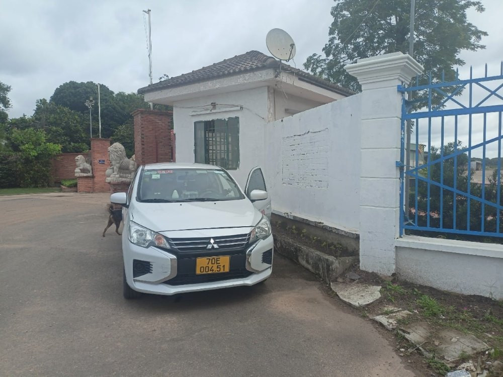 Logo và dòng xe của hãng Taxi Tây Ninh Giá Rẻ, mang đến lựa chọn di chuyển tiết kiệm cho khách hàng
