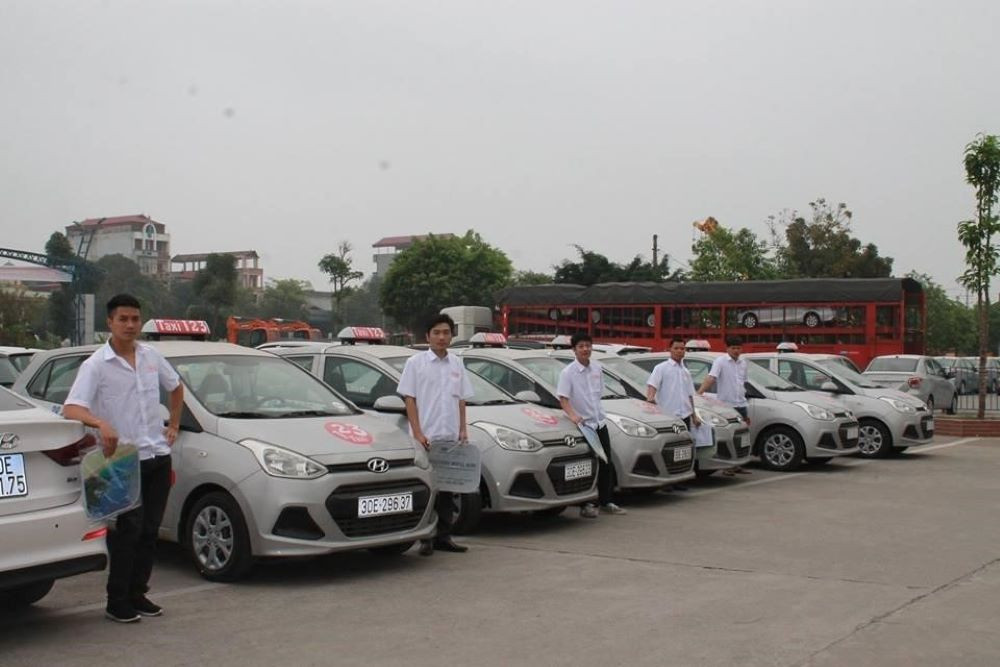 Logo và xe Taxi 123, lựa chọn đáng tin cậy để gọi taxi Hà Nội