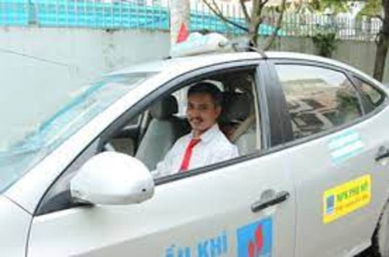 Logo và xe Taxi Dầu Khí Vũng Tàu, một trong những hãng tiên phong.