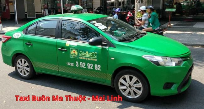 Logo và xe Taxi Mai Linh quen thuộc trên đường phố Buôn Ma Thuột