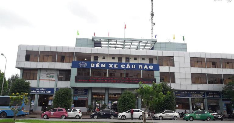 Lối vào Bến xe Cầu Rào thuận tiện cho hành khách