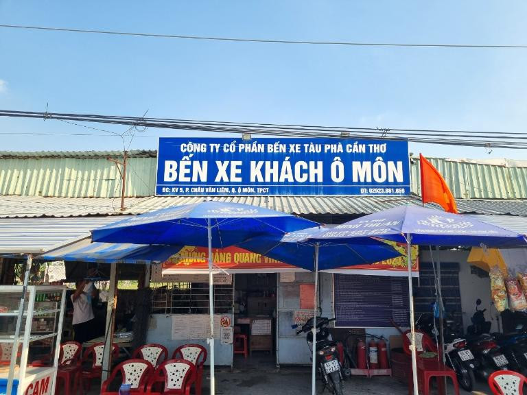 Lối vào chính của Bến xe Ô Môn, thể hiện sự phát triển