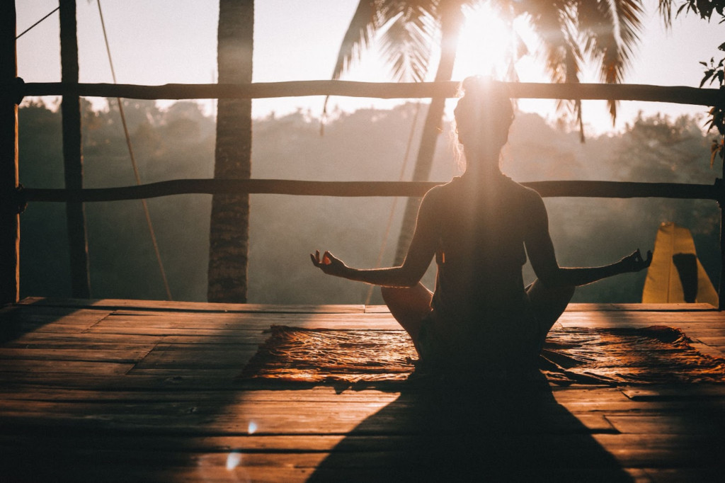 Lớp học yoga ngoài trời giữa thiên nhiên xanh mát của Ubud Bali