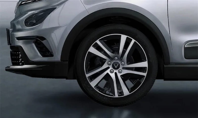 Lốp xe ô tô được lắp đặt đúng chỉ số tốc độ giúp xe vận hành êm ái và an toàn