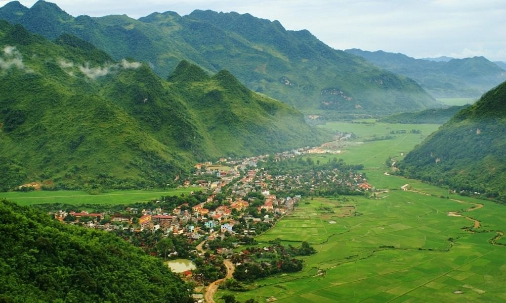 Mai Châu hiện lên xinh đẹp trong câu thơ của nhà thơ Quang Dũng: “Mai Châu mùa em thơm nếp xôi” (Ảnh: Vnexpress.net)