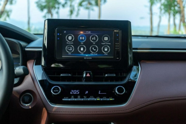 Màn hình cảm ứng và bảng đồng hồ trên Toyota Corolla Cross
