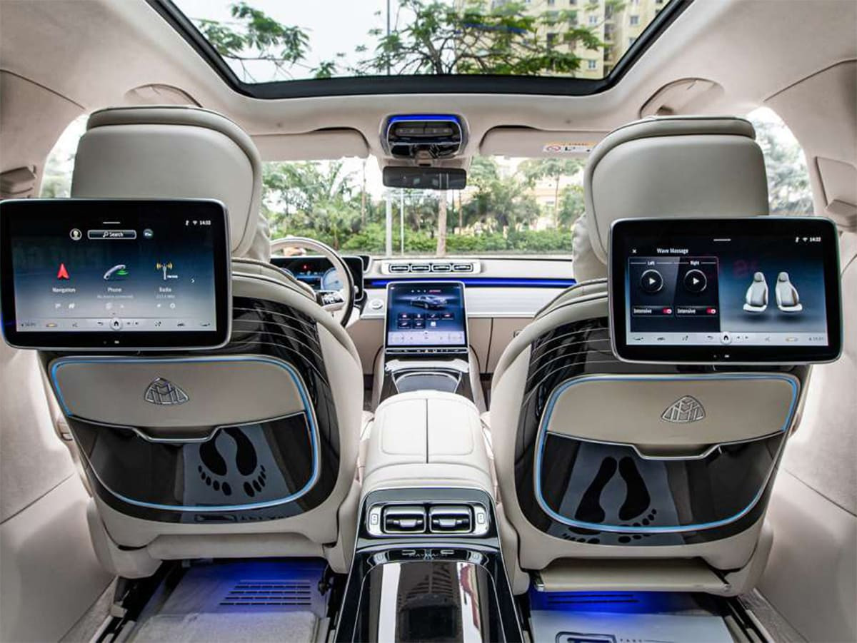 Màn hình giải trí trung tâm và tiện ích trên Mercedes Maybach S680