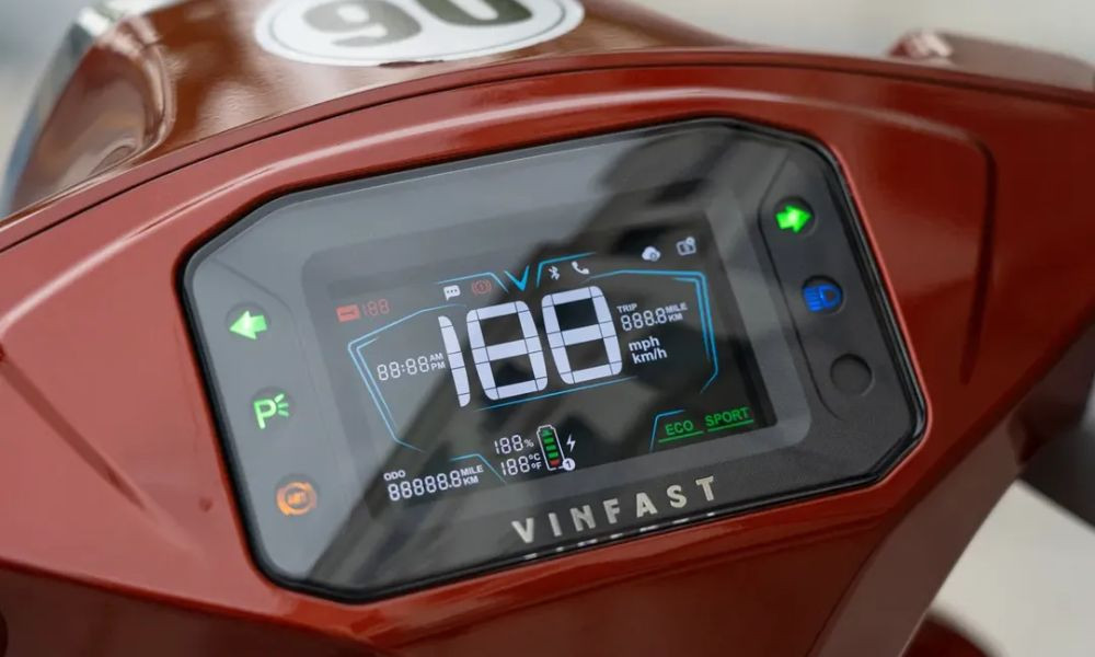 Màn hình HMI thông minh trên xe máy điện VinFast Vento S